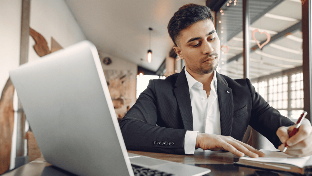 Qual a altura ideal do monitor no trabalho remoto